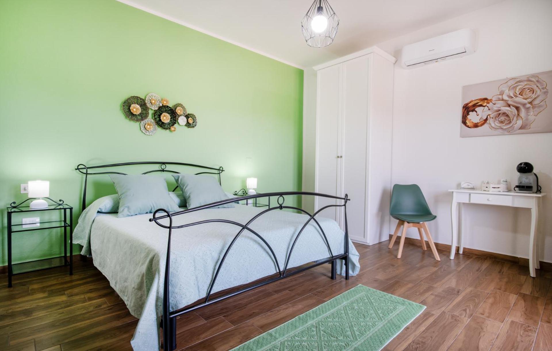 Istellas Сан-Теодоро Номер фото